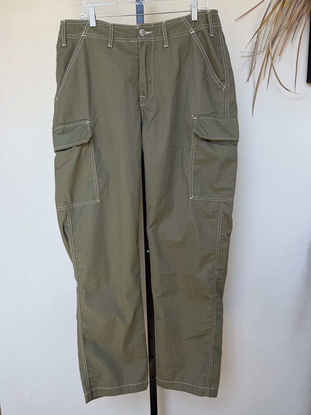 True Religion Baggy Cargo Pants 34 Kalamata Olive Green White Stitch NW Y2K